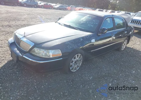 2008 Lincoln Town Car Signature Limited из США, поврежденный, VIN 2LNHM82V58X652779